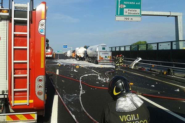 Incidente in A4 tra cisterne, autostrada chiusa