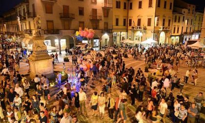 Notte Bianca a Borgomanero, vietata la vendita di bevande in vetro