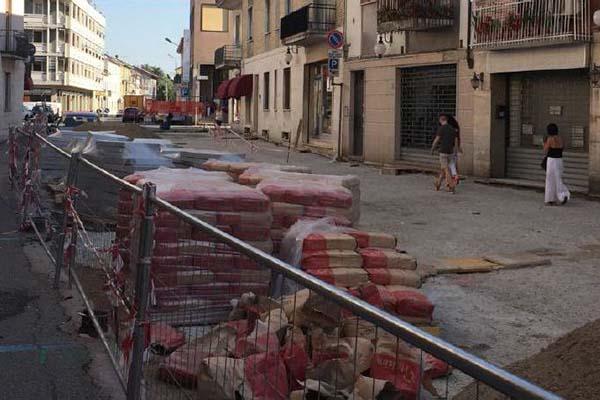 Trecate, al lavoro per riqualificare via Mazzini