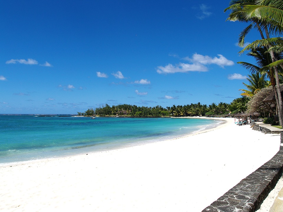 Fratelli piemontesi evadono oltre 4 milioni e comprano villa alle Seychelles