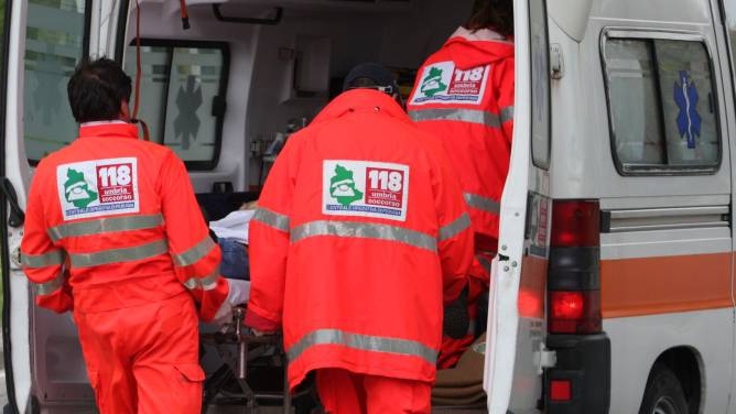Ciclista 70enne investito: è in rianimazione