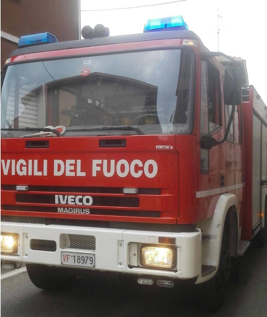 Ha un malore in casa e non può muoversi: salvata dai pompieri