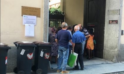 I poveri invitano a cena il sindaco e il prefetto
