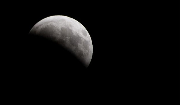 Ieri l’eclissi parziale di luna: in quanti l’hanno vista?