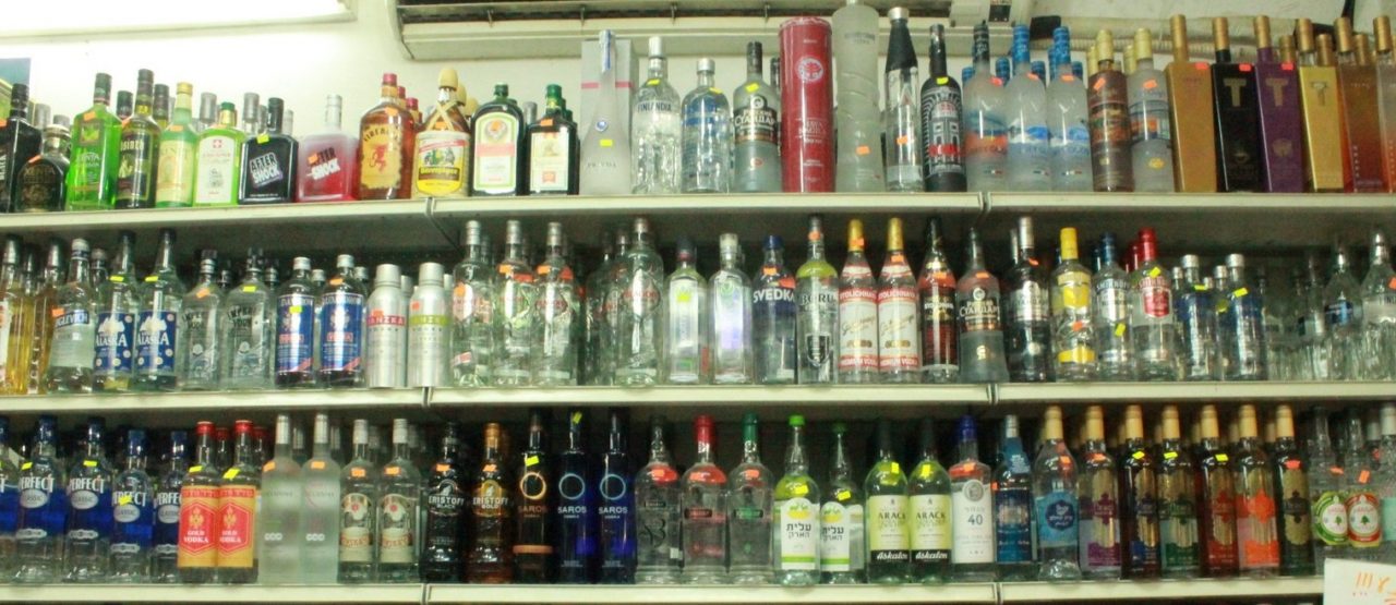 Ragazzini ubriachi fanno danni in giro per la città