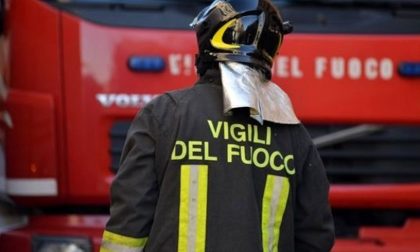 Allarme ambientale a Pianezza: in fiamme un deposito di materie plastiche