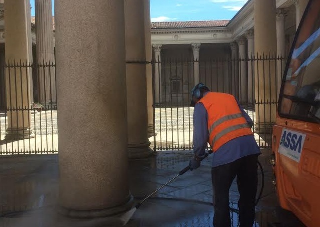 Portici di piazza Duomo tornano splendenti