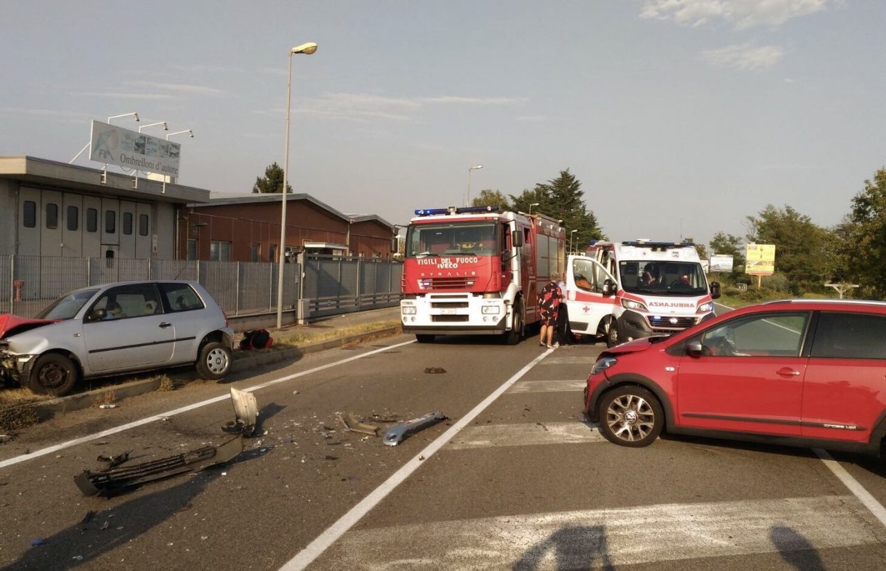 San Pietro Mosezzo, incidente stradale: 3 feriti