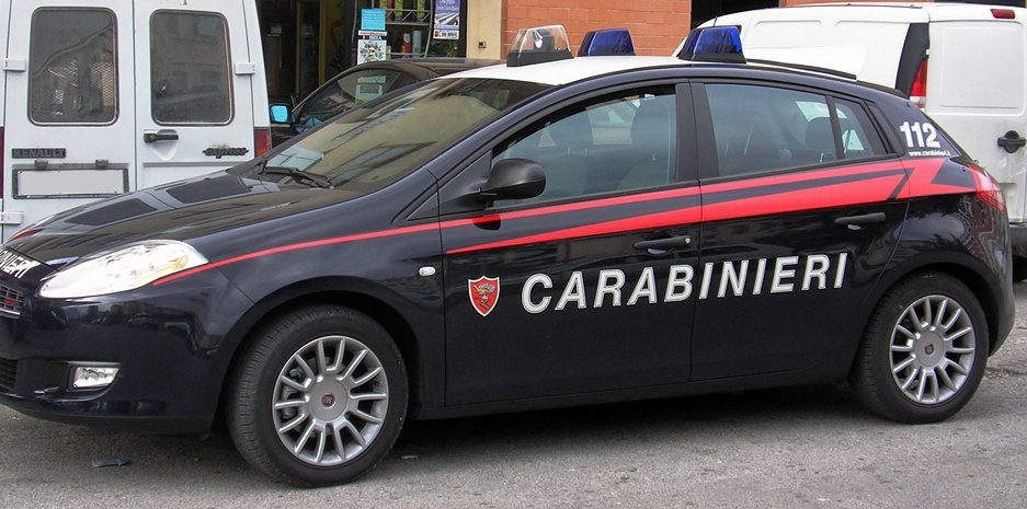 Ubriachi, colpiscono i carabinieri: arrestati