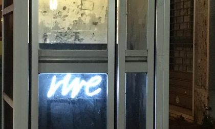 Vandali contro l'opera d'arte