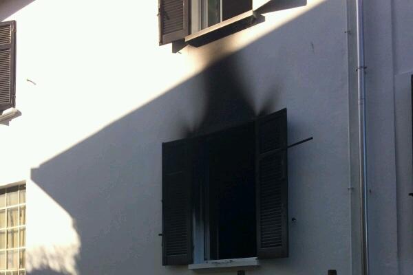 Appartamento in fiamme ad Arona
