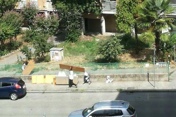 «Basta con i rifiuti abbandonati in città»