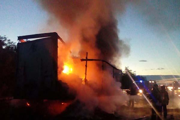 Camion a fuoco in A4