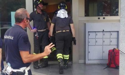 Resta bloccata al tornello della banca chiusa, liberata dai Vigili del fuoco