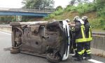 Arona A26: si ribalta un'auto