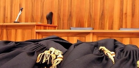 “Il prof mi ha rotto un braccio” Il caso alla Cavallini