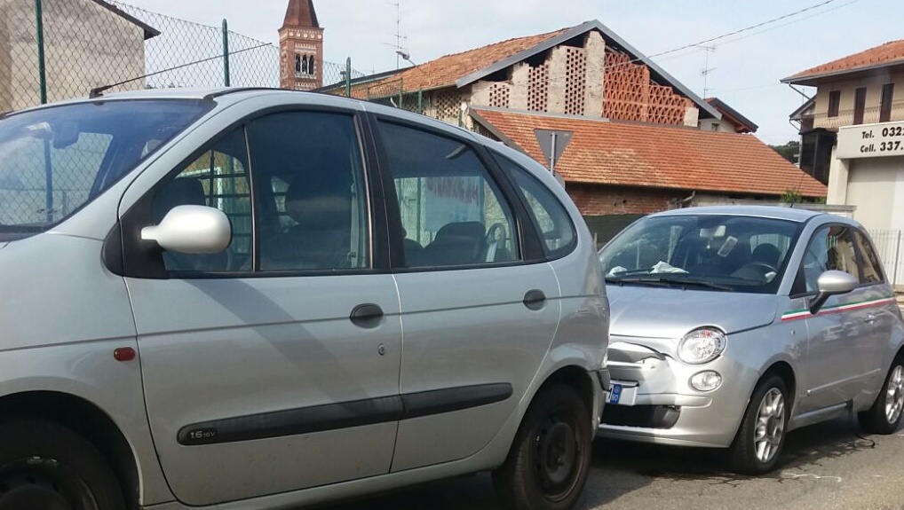 Borgomanero: incidente alla rotonda