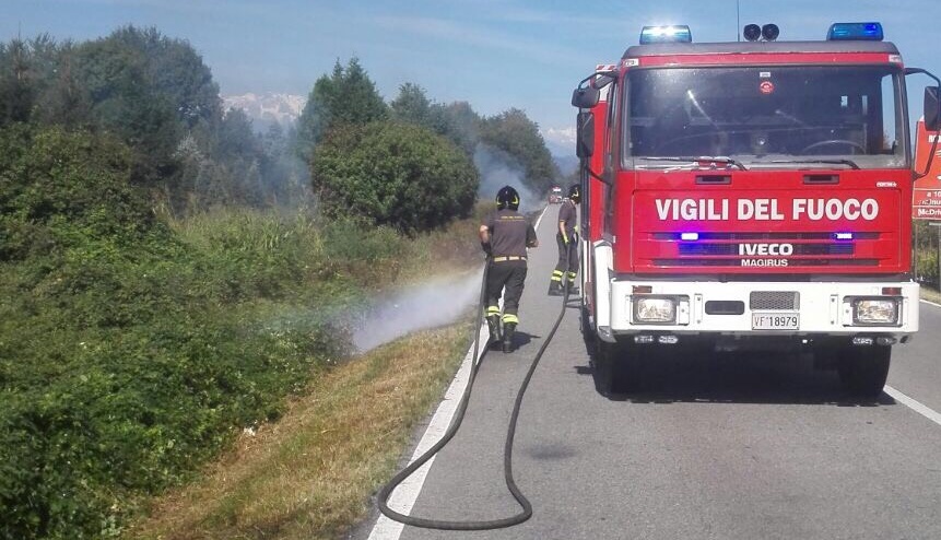 Fontaneto D’Agogna: sterpaglie a fuoco
