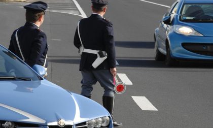 Guida camion alticcio, fermato a Paruzzaro: 709 euro di multa
