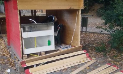 I vandali devastano la casetta della Pro loco di Castelletto