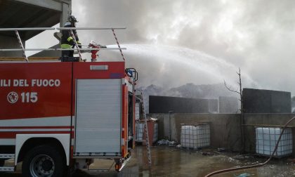 Incendio Mortara: il vento fa sentire la puzza anche a Novara