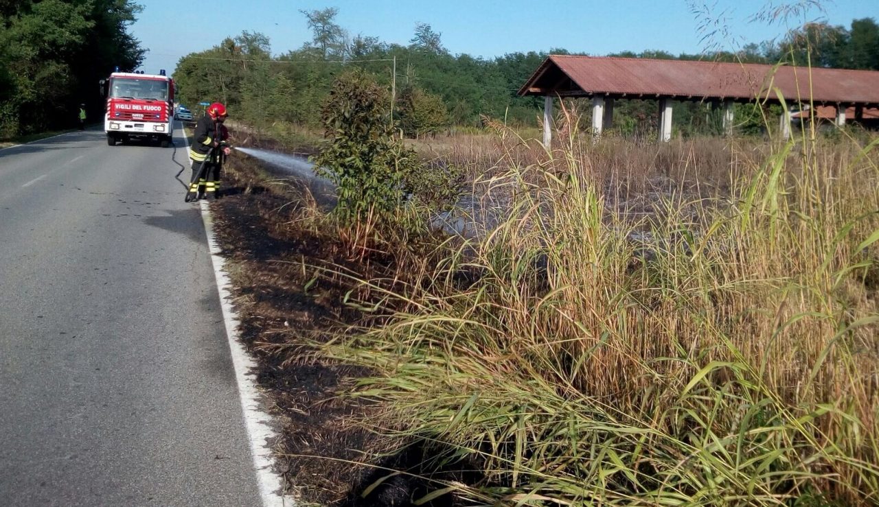 Incendio: i pompieri intervengono nel Novarese