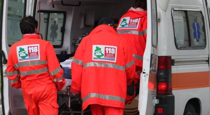 Ciclista investito da un’auto tra Fara e Barengo