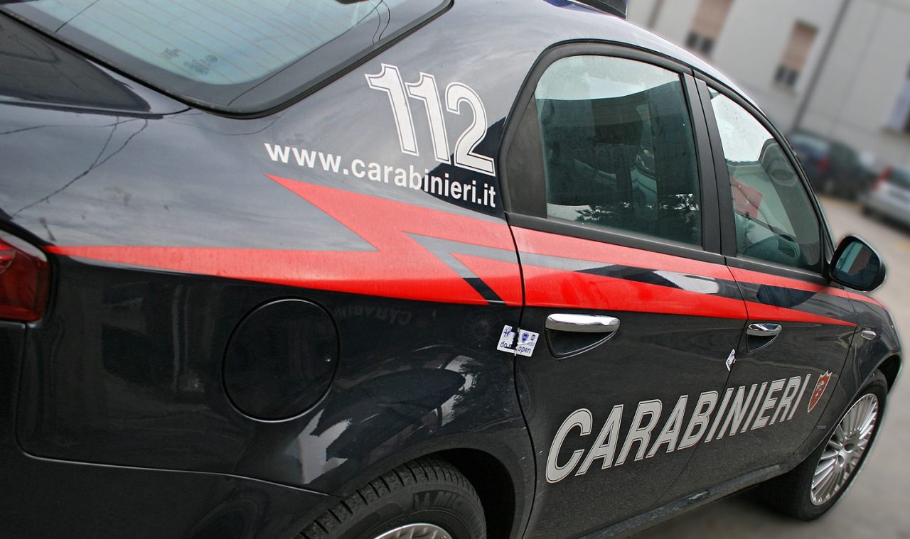 Paga con un assegno falso una bici vista su internet: beccato