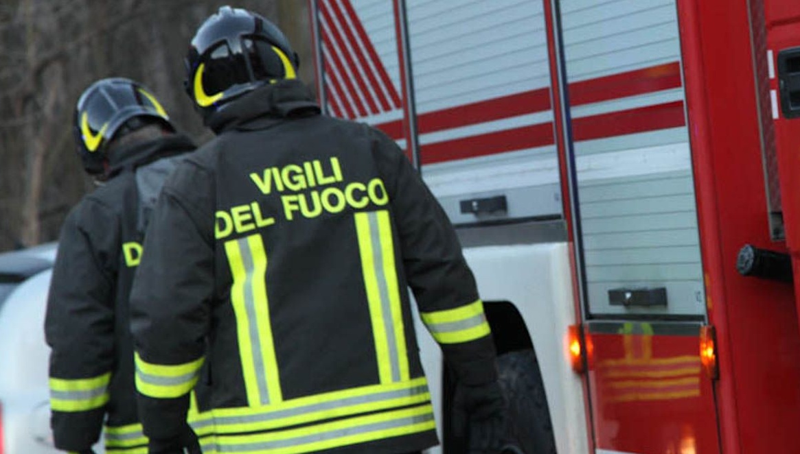 Rimane chiuso in macchina a sette mesi