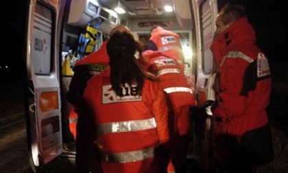 Si  schianta davanti ai carabinieri