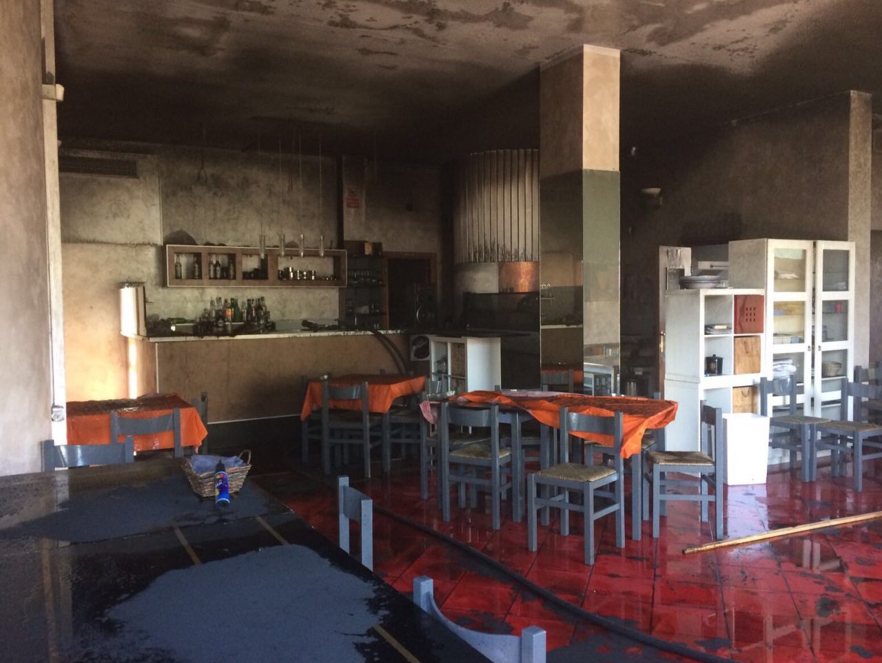 Va a fuoco l’ex pizzeria