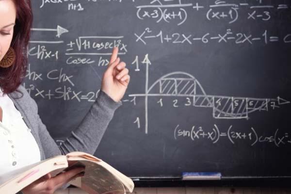 A scuola 44.566 studenti. Ma mancano prof ed educatori