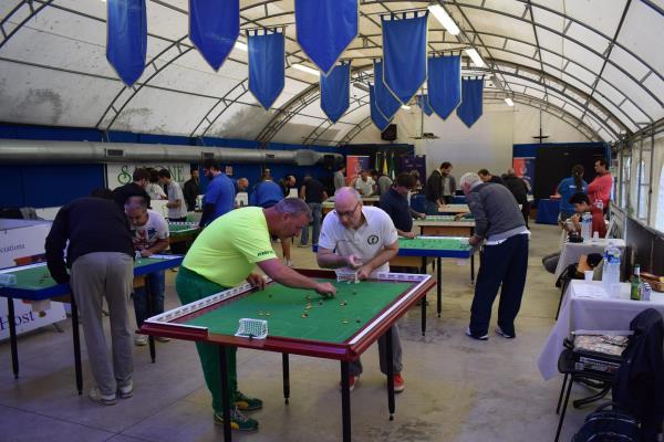 Altro che videogame: a Borgomanero ecco i patiti del subbuteo (fotogallery)