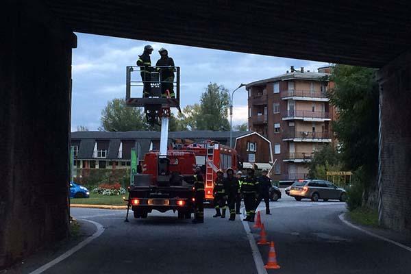 Caduta di calcinacci sulla Domodossola-Milano