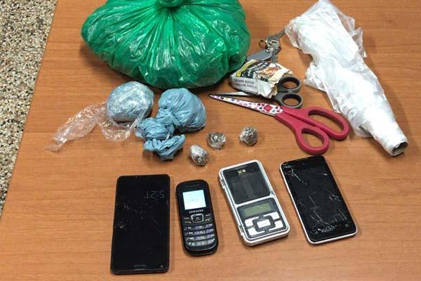 In cinque in manette per droga: operazione della Volante della Polizia