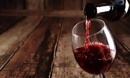In manette due novaresi, spacciavano vino da tavola per Igt e Doc