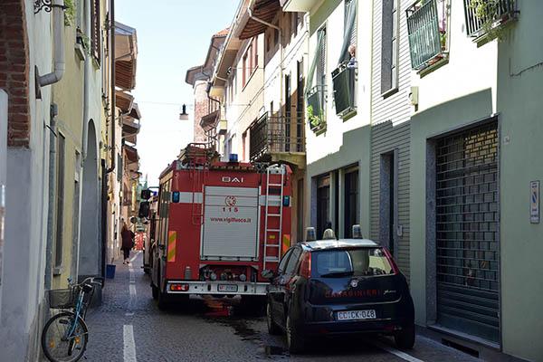 Incendio a Galliate: muore 49enne
