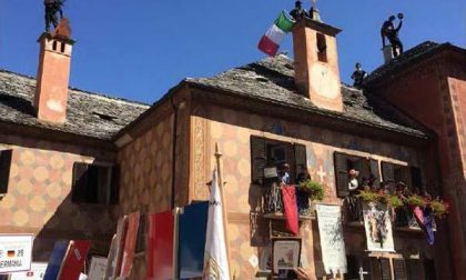 Mille “uomini neri” in sfilata davanti a 30mila spettatori (FOTOGALLERY)