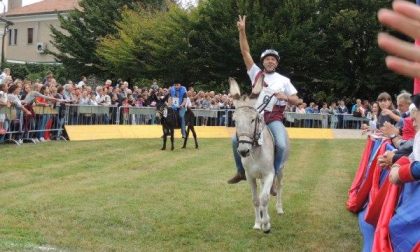 Palio degli asini: esordio con vittoria per San Bartolomeo (fotogallery)