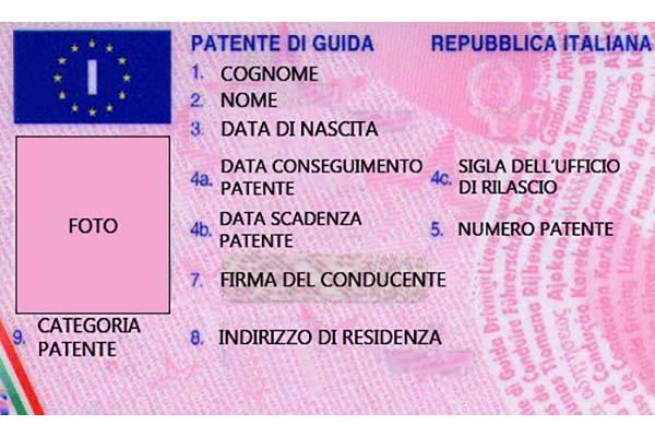 All’esame della patente con microtelecamera e auricolari: un caso a Novara