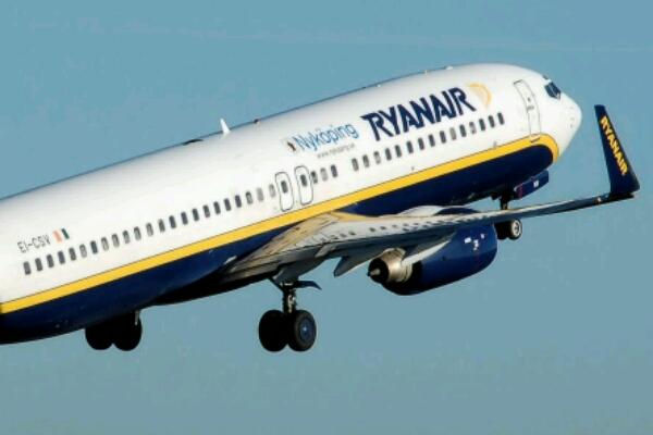Ryanair assume assistenti di volo: ecco come candidarsi