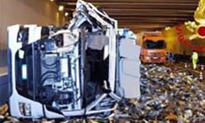 Scontro tra due tir in A4: l’arteria riaperta alle 20