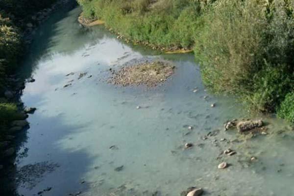Strane chiazze bianche nell’Agogna