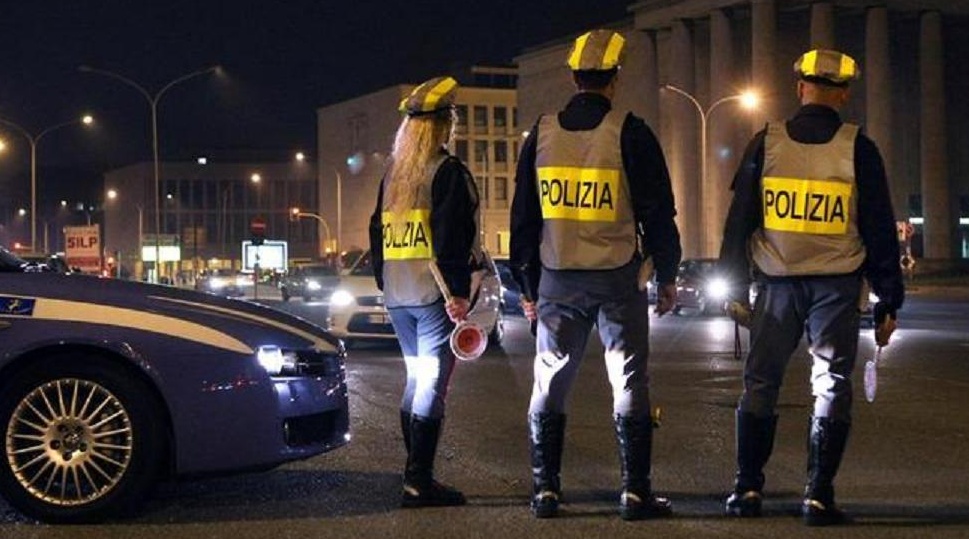 Castelletto Ticino: ubriaco alla guida fermato dalla polizia