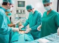 Morì dopo l'intervento: sei medici sotto accusa