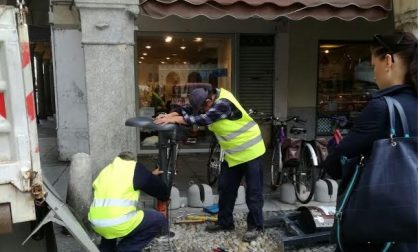 Nuovi cestini: ora gettare i rifiuti è più facile