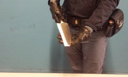 Si accoltellano per strada: tre arresti per tentato omicidio