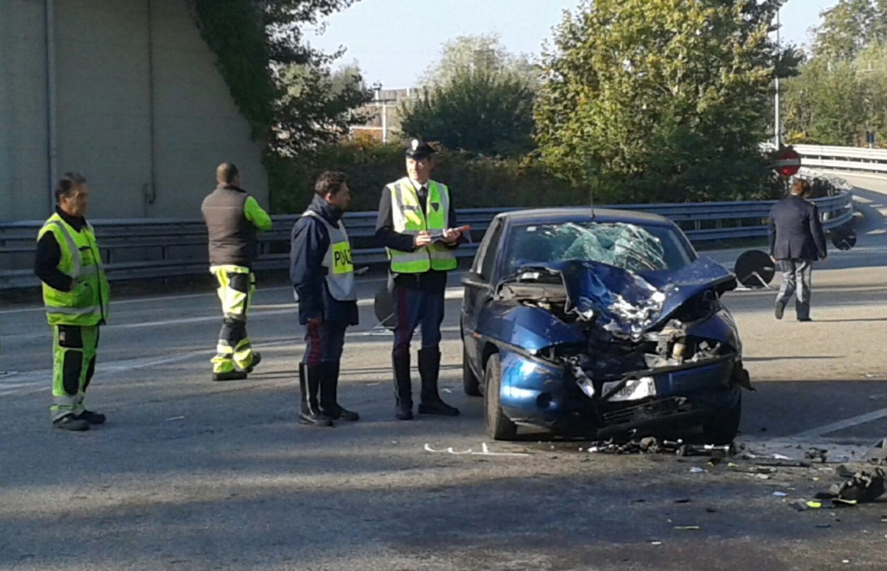 Terribile incidente tra Borgomanero e Gattico, muore un giovane gatticese