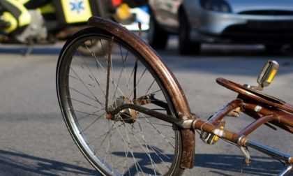 Travolta mentre pedala: vittima una donna