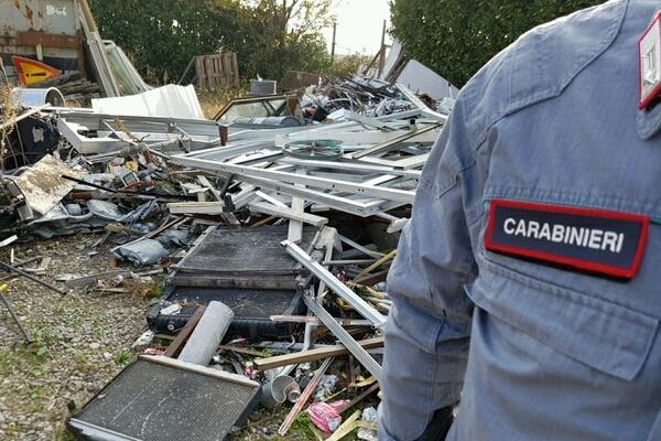 Cerano: i forestali individuano e sequestrano discarica abusiva